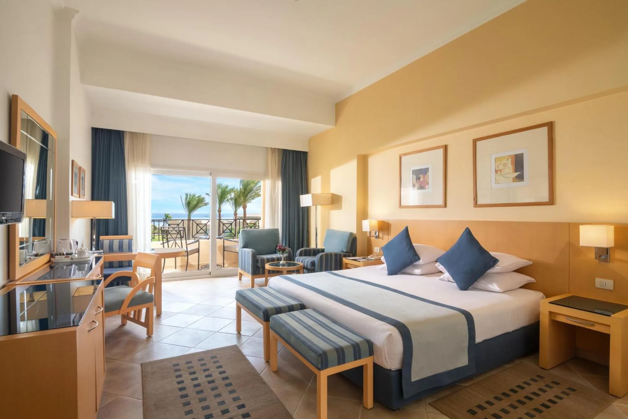 Hurghada Airport transfer to Cleopatra Luxury Resort Makadi Bay