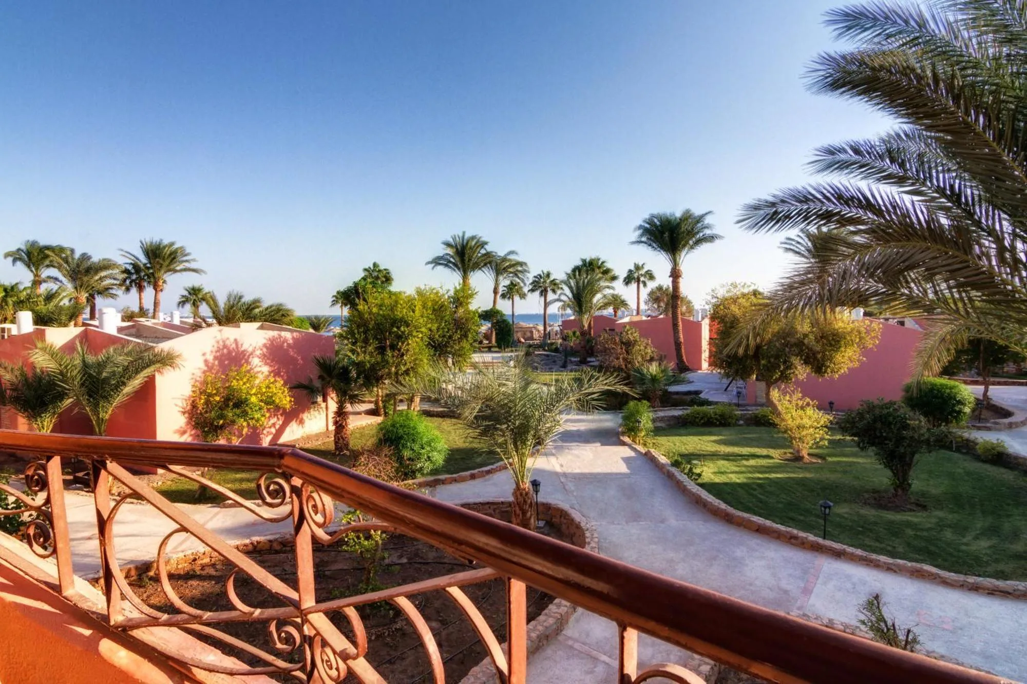 Taxi alternative from Hurghada Airport to Eagles Paradise Abu Soma Safaga