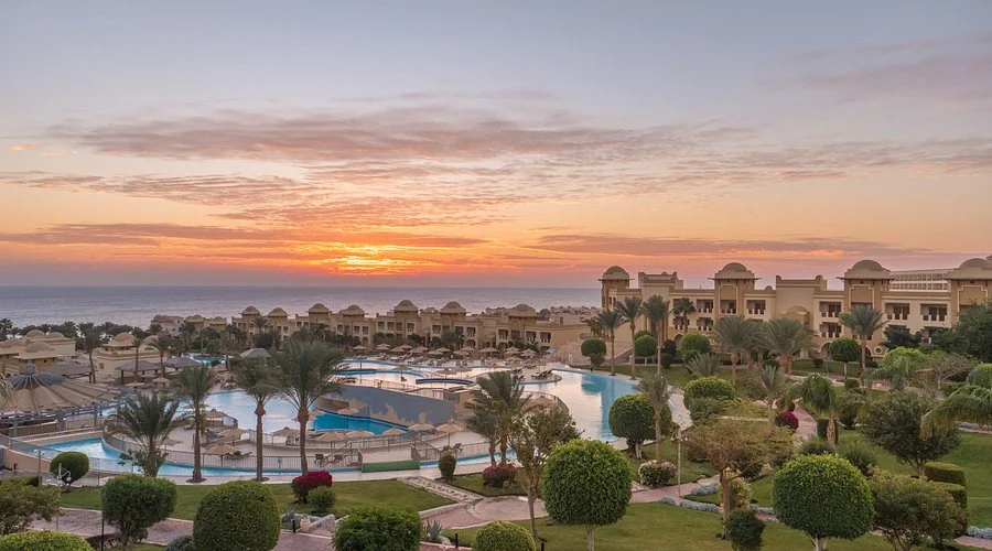 Direkter Transfer zum Serenity Alpha Beach Resort Makadi Bay