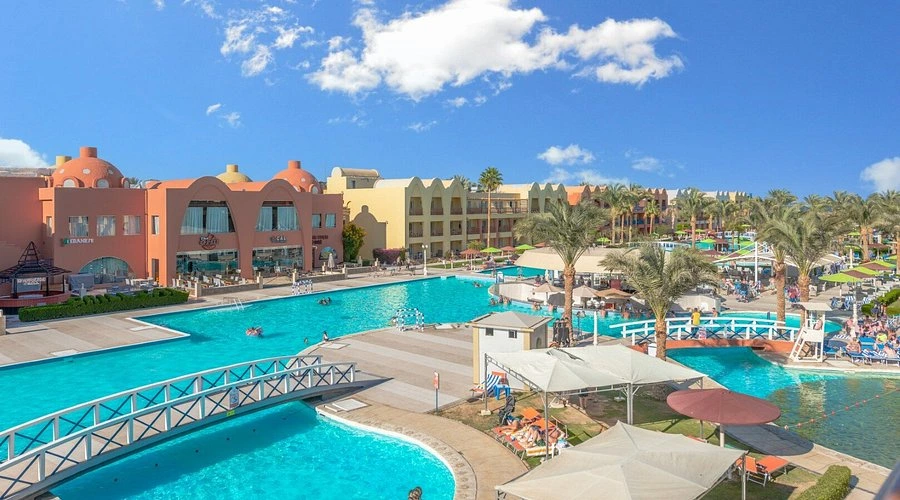 Hurghada Airport transfer to Titanic Beach Spa & Aqua Park